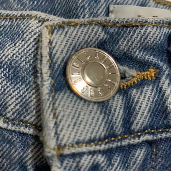 AGOLDE PARKER VINTAGE CUT OFF SHORTS - Picture 5 of 9